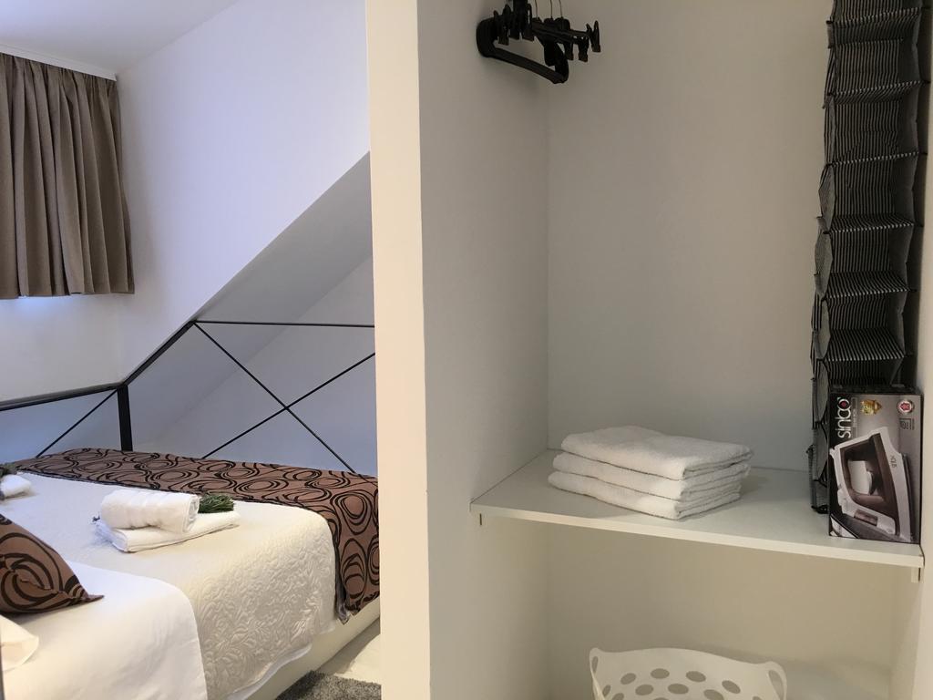 Central Split Rooms And Apartments Paese Exterior photo
